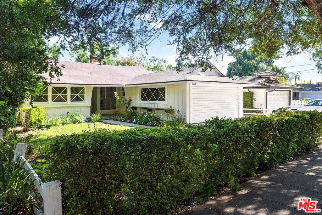 Encino, CA 91436,15519 Huston ST