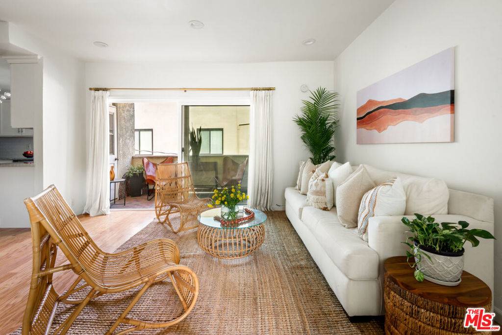 West Hollywood, CA 90069,1228 N La Cienega BLVD #205