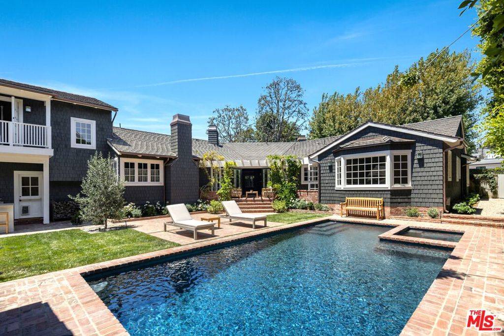 Pacific Palisades, CA 90272,934 Amalfi DR