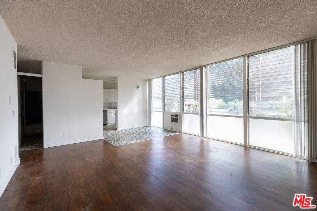 Los Angeles, CA 90034,11133 ROSE AVE #9