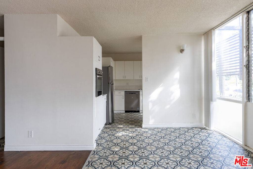 Los Angeles, CA 90034,11133 ROSE AVE #9