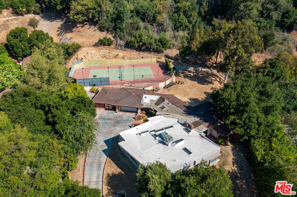 Encino, CA 91436,16145 High Valley PL