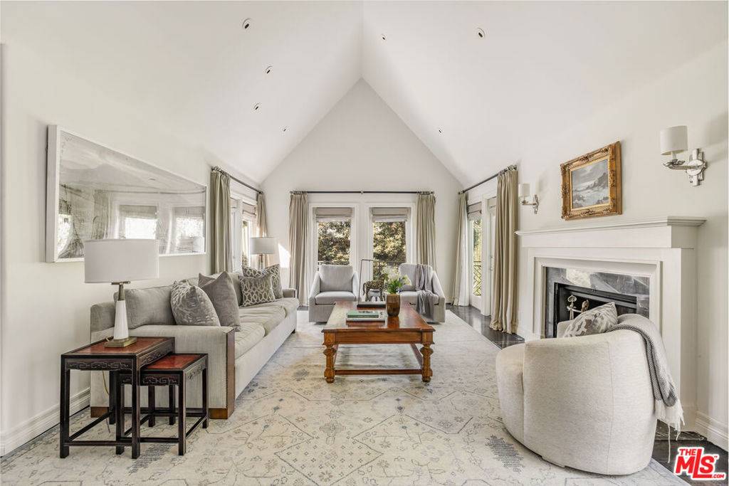 Beverly Hills, CA 90210,1265 Leona DR