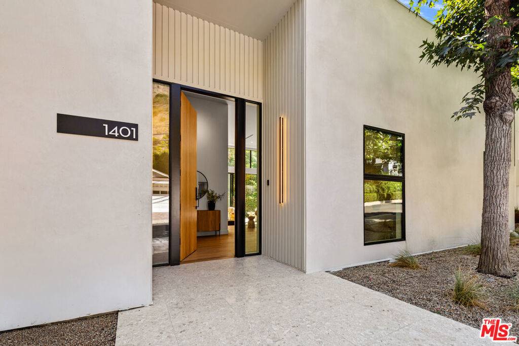 Los Angeles, CA 90049,1401 N Bundy DR