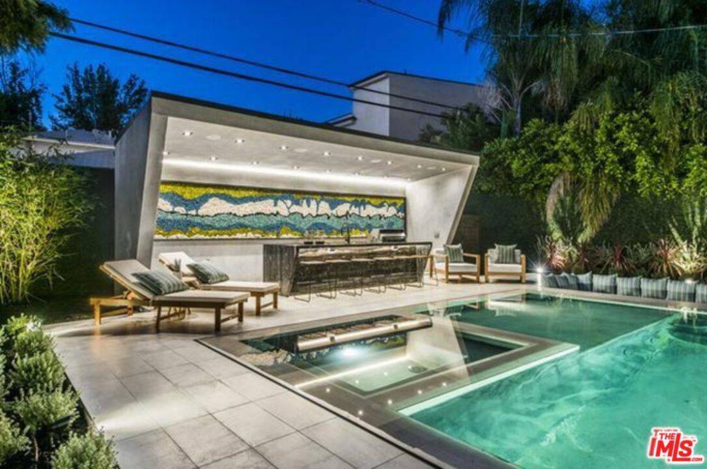 Toluca Lake, CA 91602,11241 Blix ST