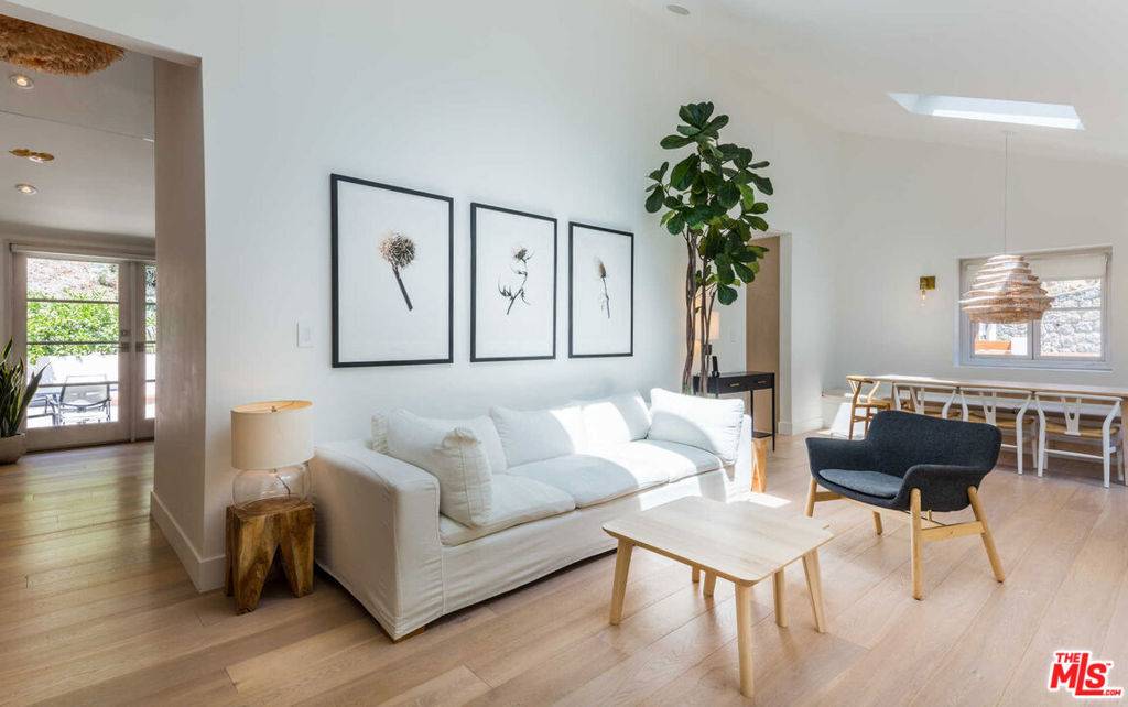 Los Angeles, CA 90068,3279 LEDGEWOOD DR