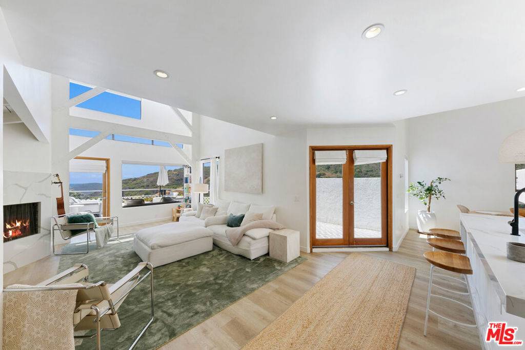 Malibu, CA 90265,2919 Valmere DR