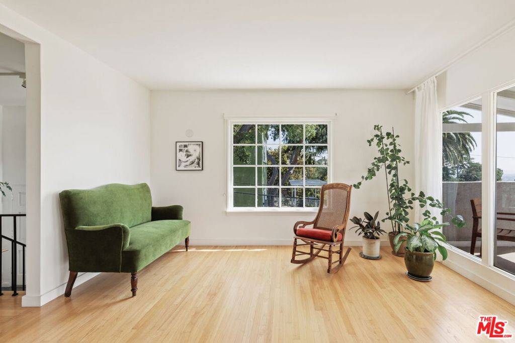 Los Angeles, CA 90027,3915 Clayton AVE