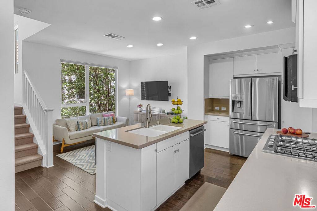 Los Angeles, CA 90028,5633 Observation LN