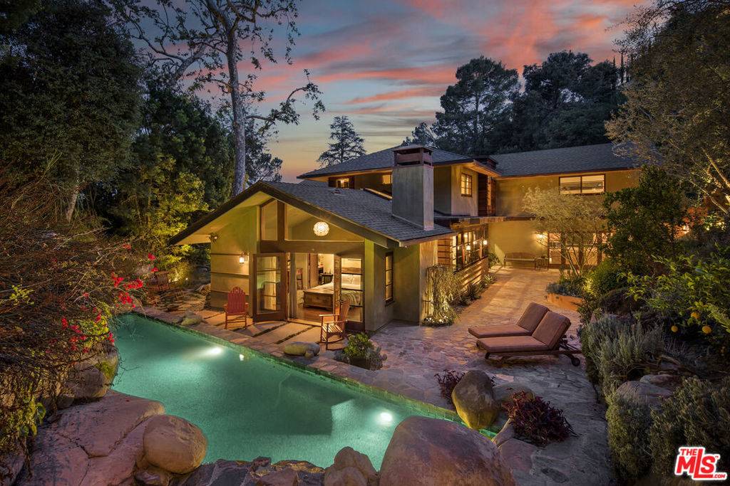 Los Angeles, CA 90046,2669 Harlesden CT
