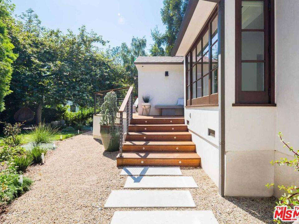 Los Angeles, CA 90068,3279 Ledgewood DR