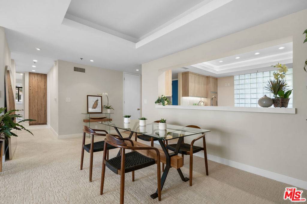 Los Angeles, CA 90067,2142 Century Park LN #411