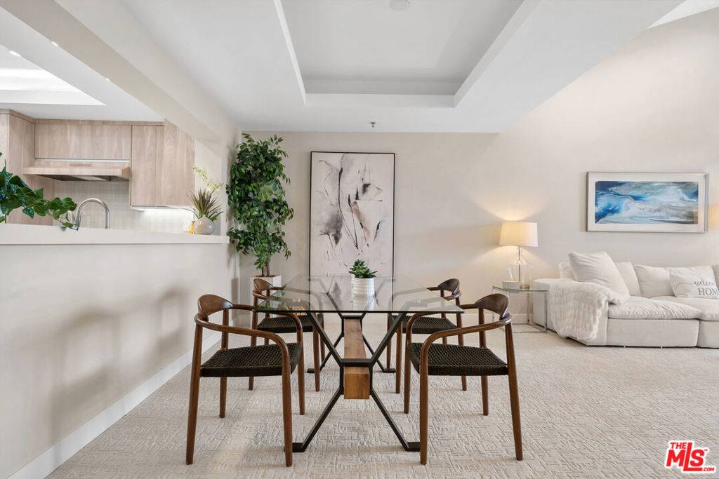 Los Angeles, CA 90067,2142 Century Park LN #411