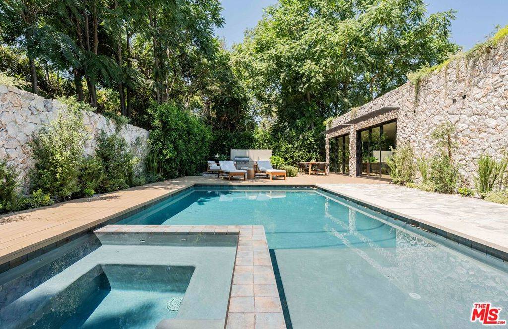 Woodland Hills, CA 91367,23426 Erwin ST