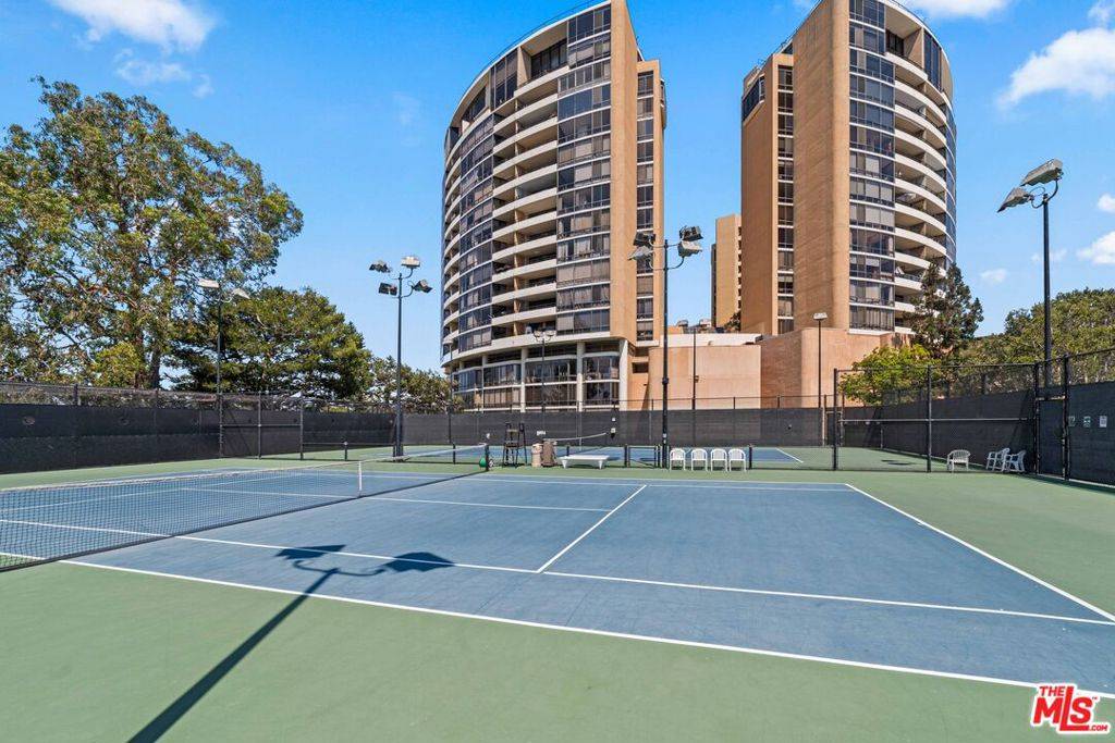 Marina Del Rey, CA 90292,4316 Marina City DR #104G