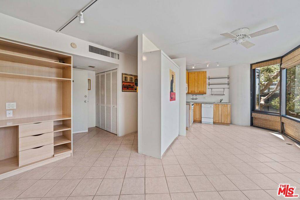 Marina Del Rey, CA 90292,4316 Marina City DR #104G