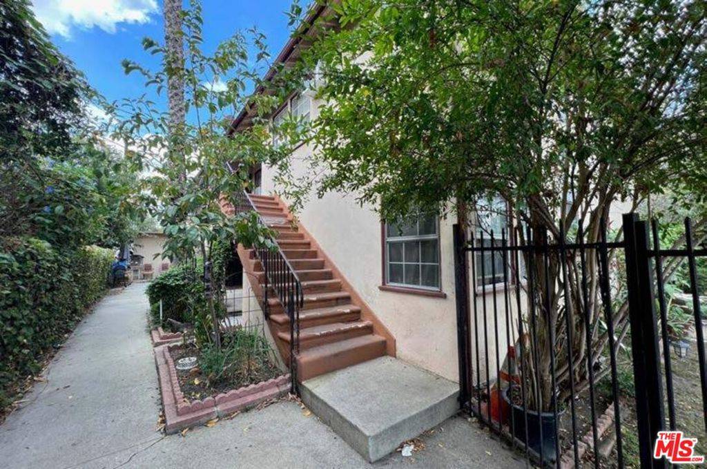 North Hollywood, CA 91601,5919 Whitnall HWY