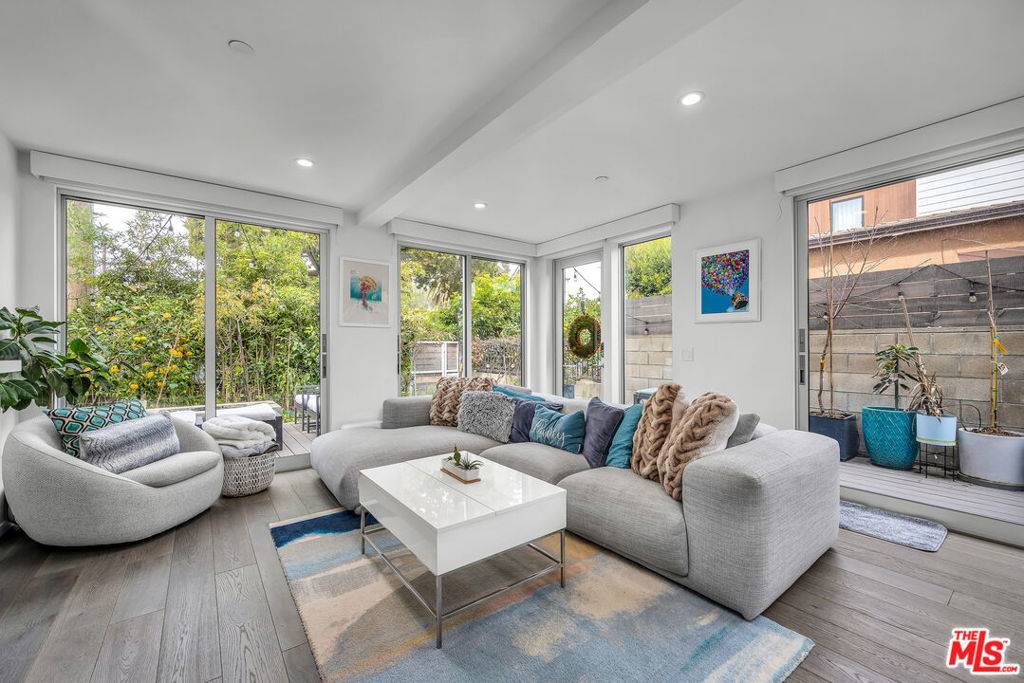 Santa Monica, CA 90405,718 Marine ST
