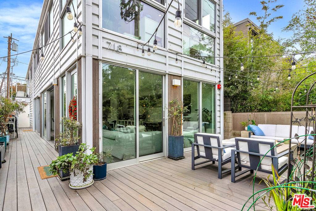 Santa Monica, CA 90405,718 Marine ST