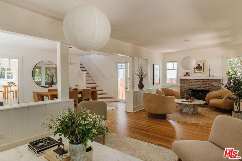 Los Angeles, CA 90004,637 N Mariposa AVE