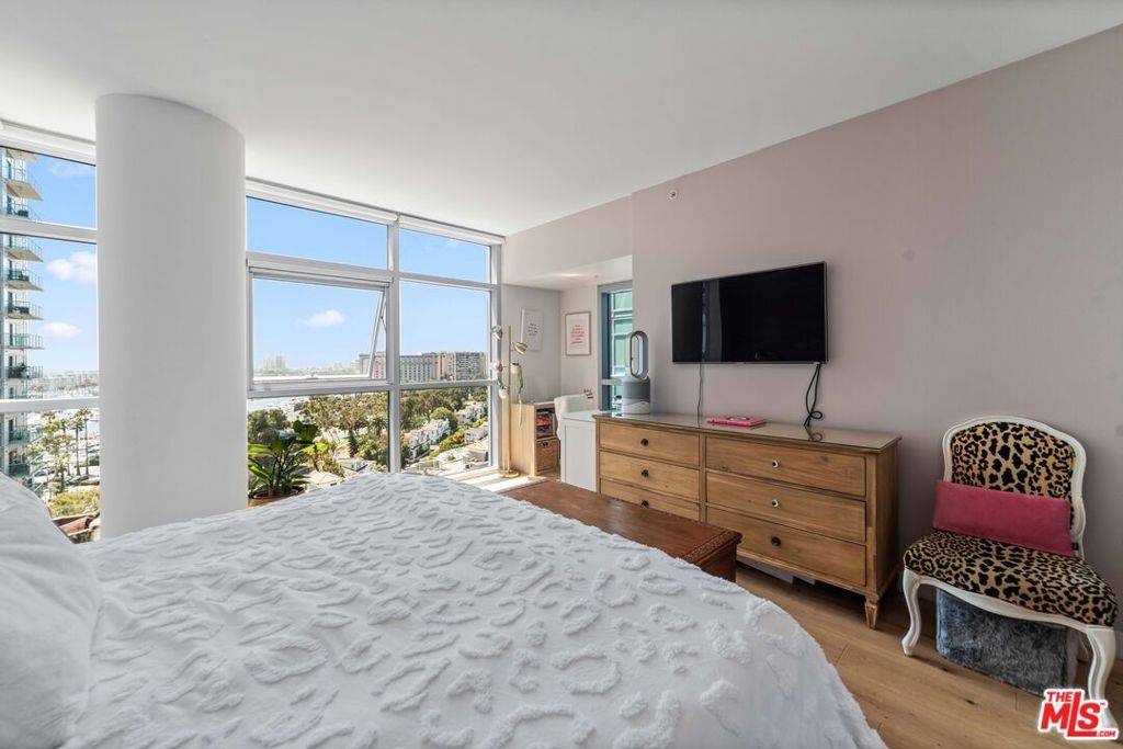 Marina Del Rey, CA 90292,13700 Marina Pointe DR #1214