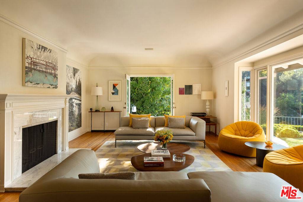 Sherman Oaks, CA 91423,3818 Hollyline AVE