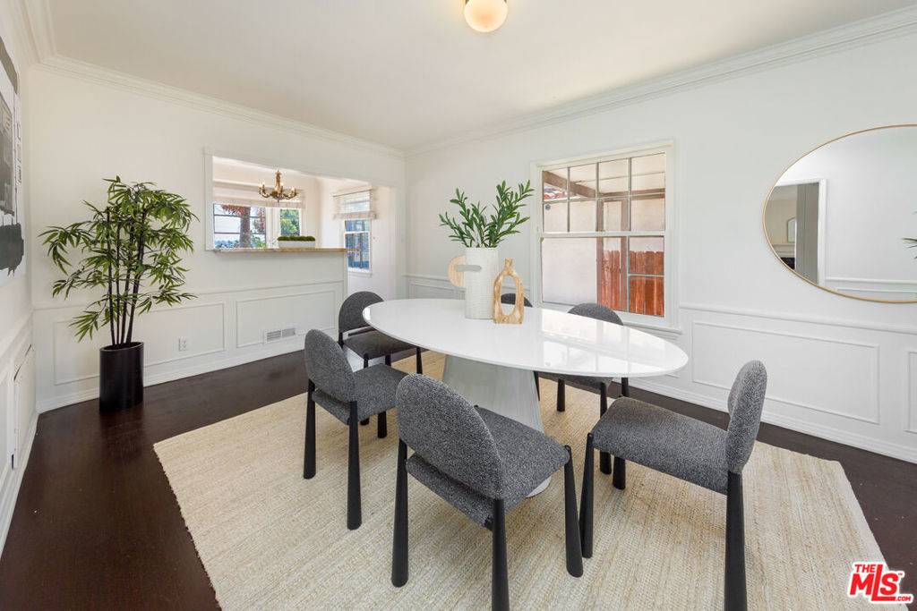 Los Angeles, CA 90034,1904 Preuss RD