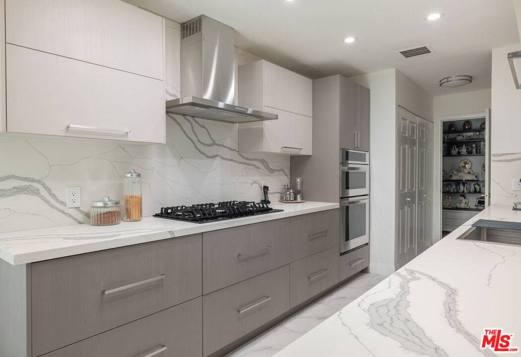 Sherman Oaks, CA 91423,4822 Van Noord AVE #6