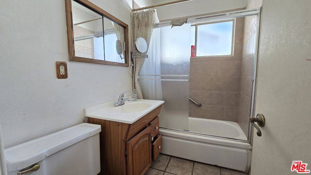 Orange, CA 92868,321 N Ash ST