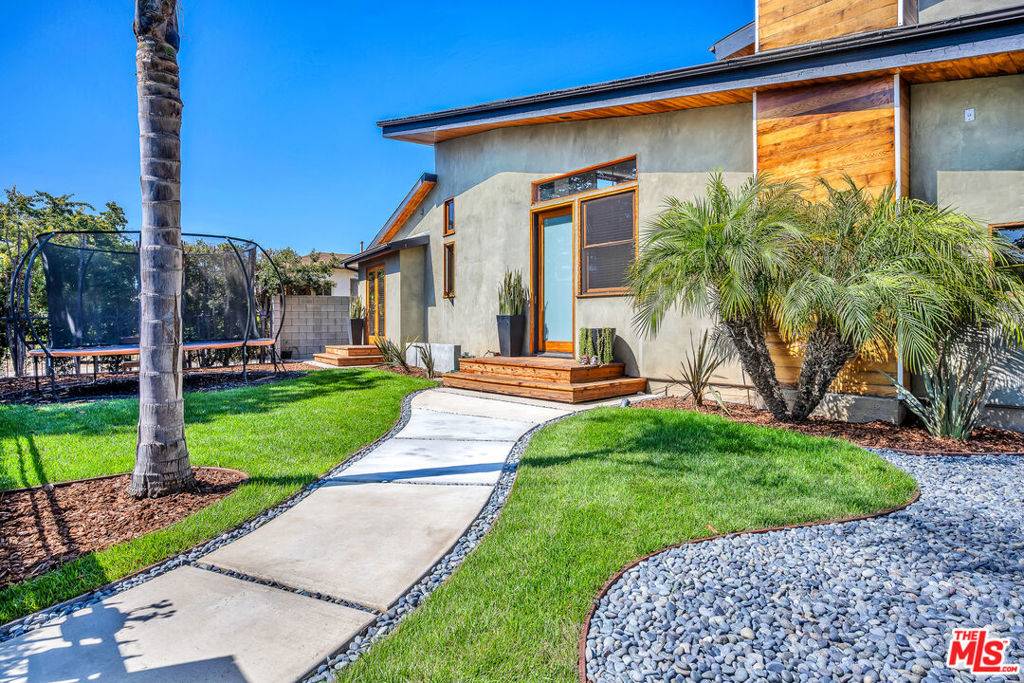 Los Angeles, CA 90066,4450 Campbell DR