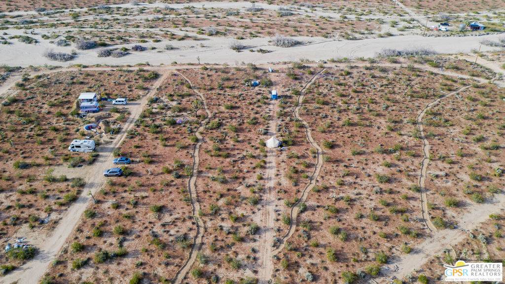 Joshua Tree, CA 92252,6233 Juniper RD