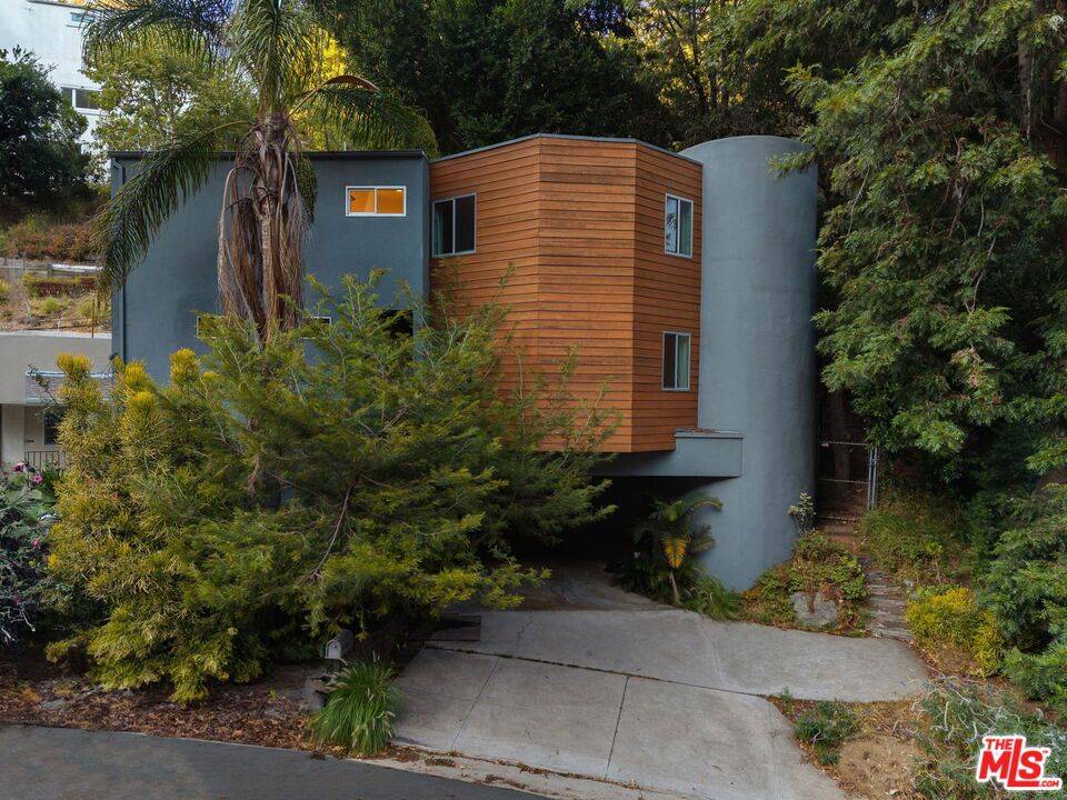 Los Angeles, CA 90046,2180 Laurel Canyon BLVD