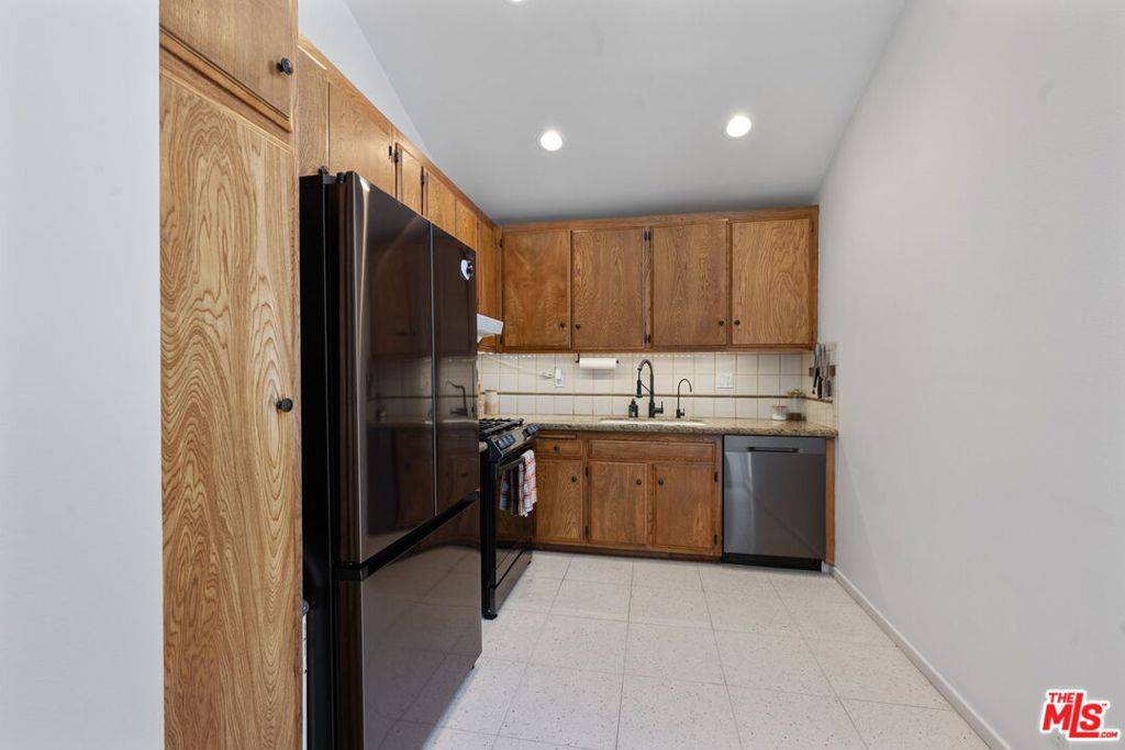 Westlake Village, CA 91361,31568 Agoura RD #4