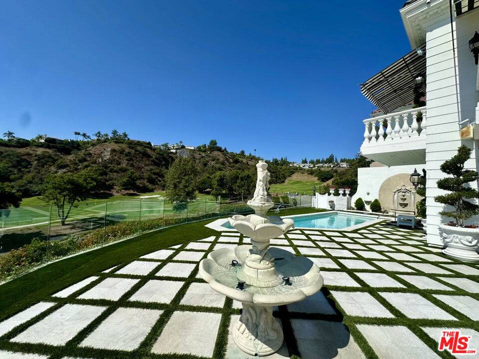 Los Angeles, CA 90049,12408 Ridge RD