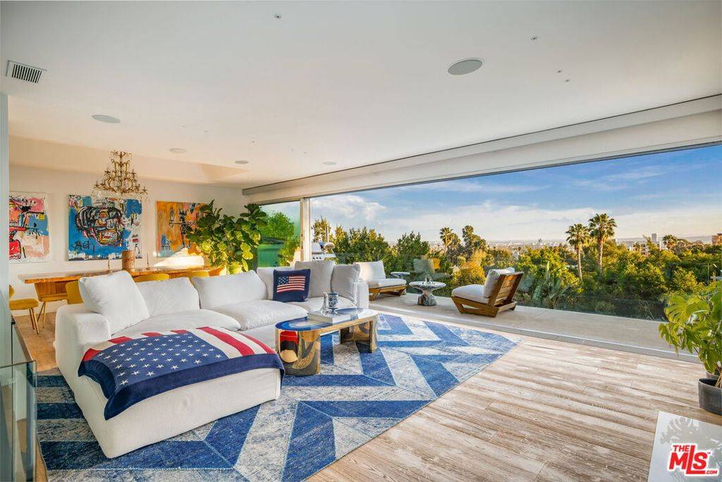 Los Angeles, CA 90046,7924 Hillside AVE