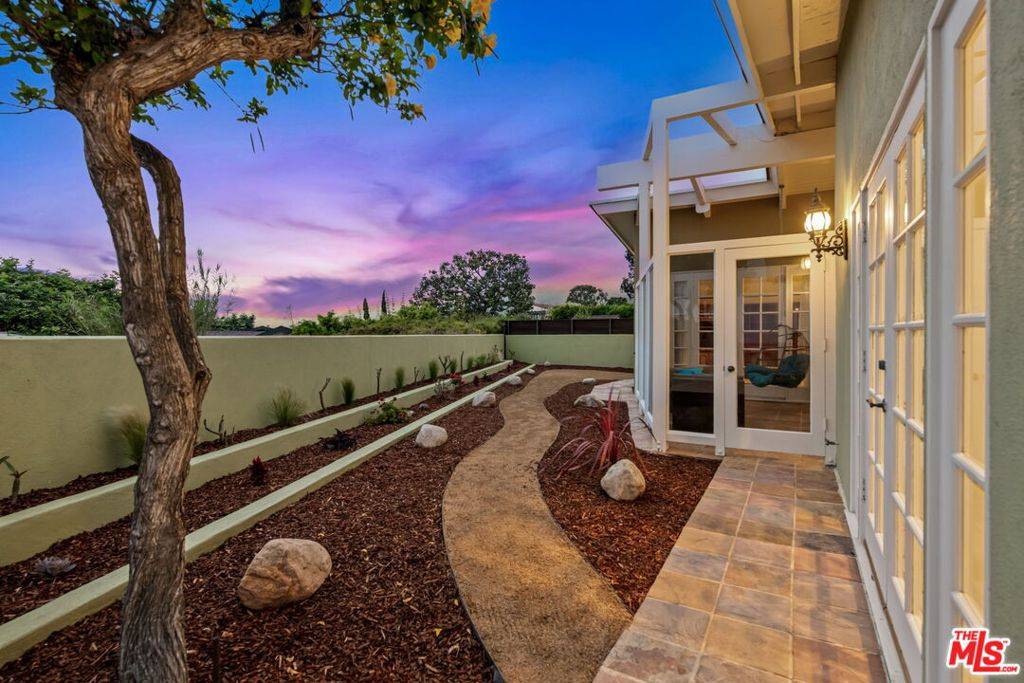 Pacific Palisades, CA 90272,221 Bellino DR