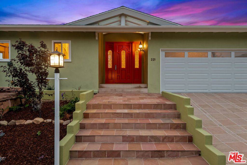 Pacific Palisades, CA 90272,221 Bellino DR