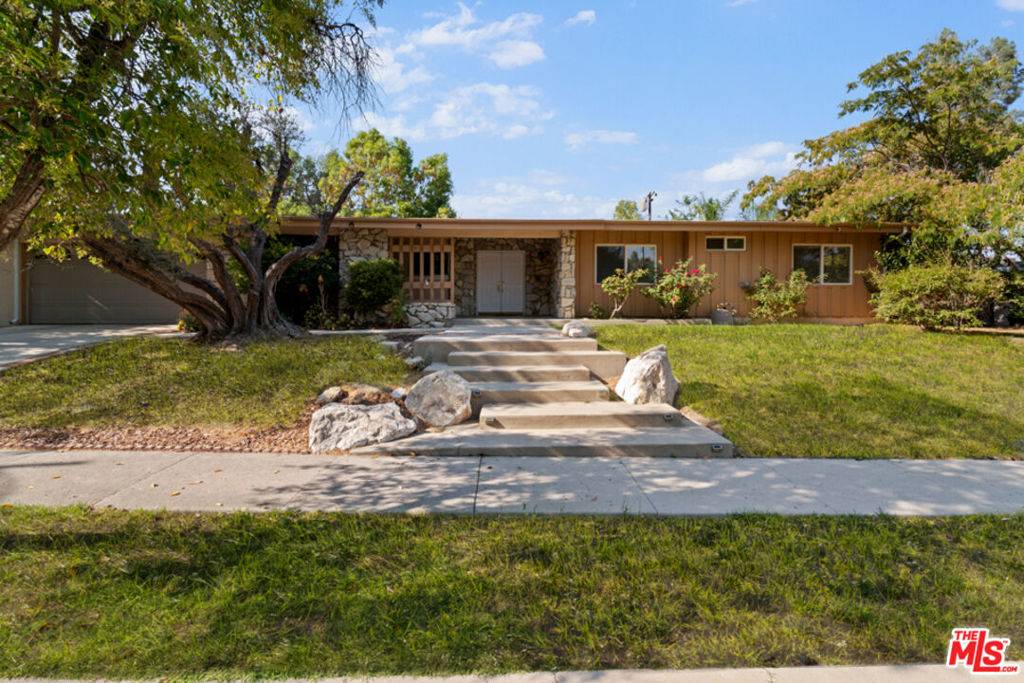 Woodland Hills, CA 91367,24311 Aetna ST
