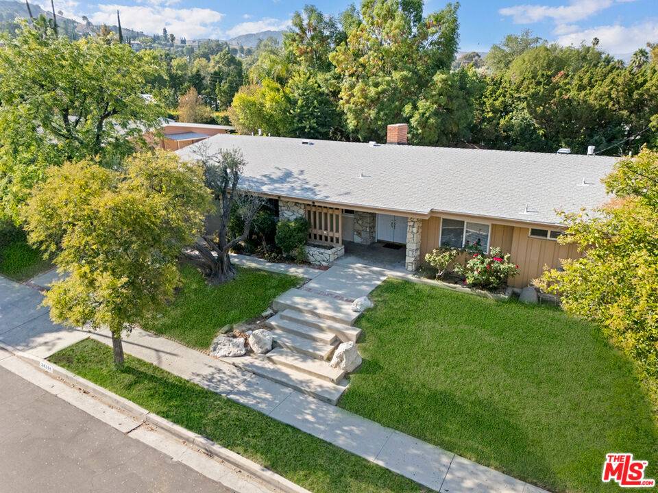 Woodland Hills, CA 91367,24311 Aetna ST
