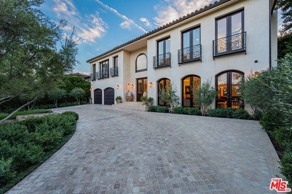 Beverly Hills, CA 90210,623 N ALTA DR