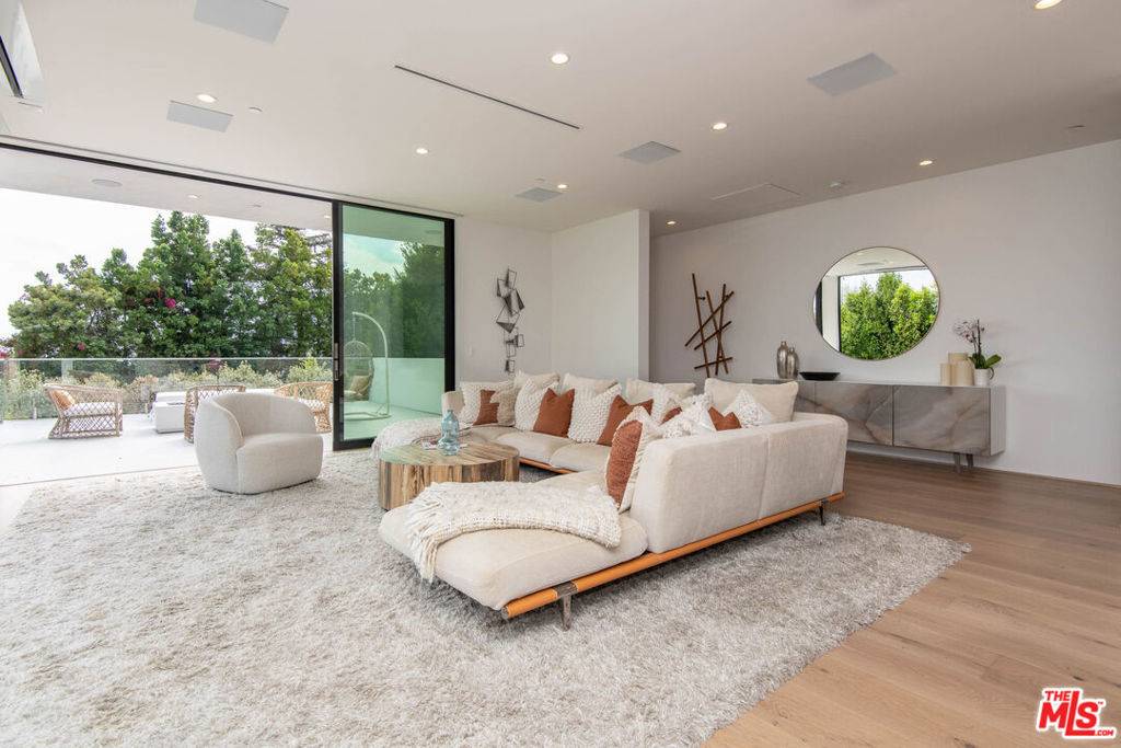 Pacific Palisades, CA 90272,1330 Monument ST