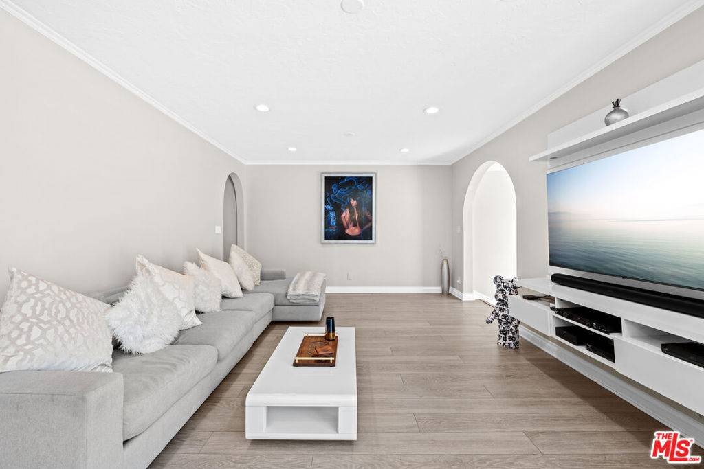Sherman Oaks, CA 91403,15042 Valleyheart DR