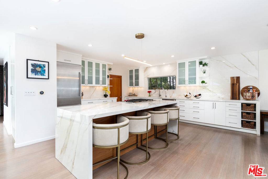Los Angeles, CA 90069,9323 Flicker WAY