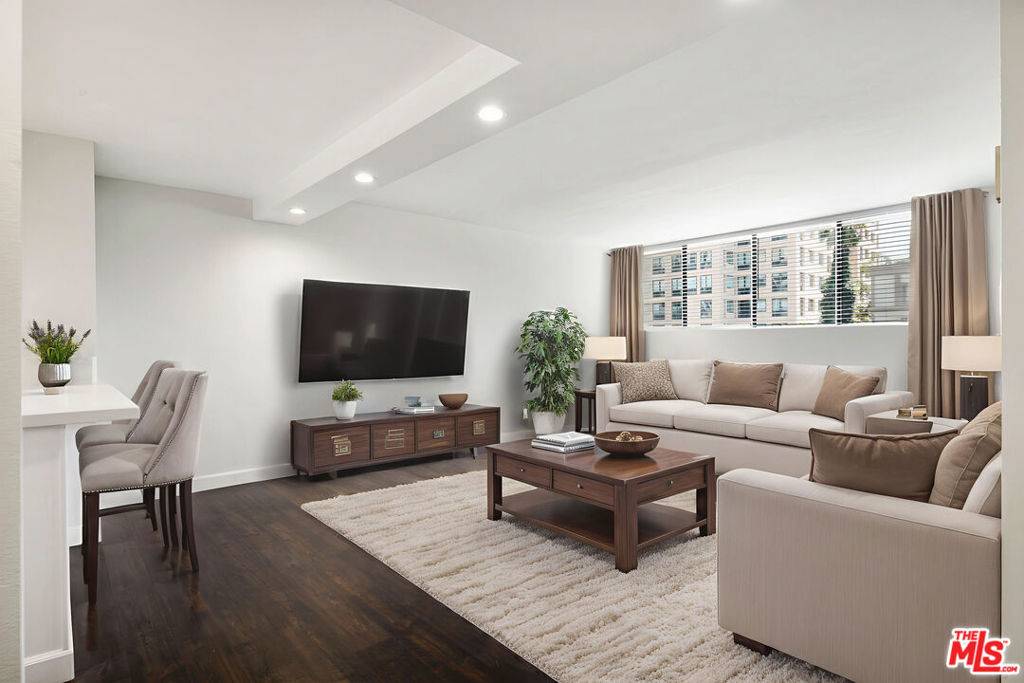 Los Angeles, CA 90024,10535 Wilshire BLVD #501