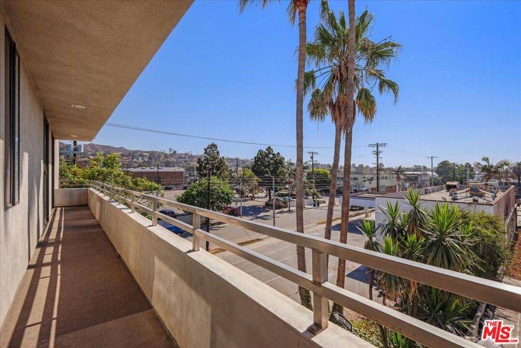 Pacific Palisades, CA 90272,15480 Antioch ST #306