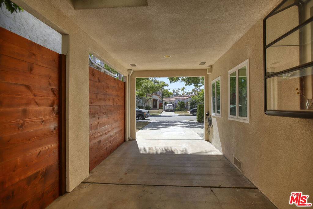 Beverly Hills, CA 90211,426 S Swall DR