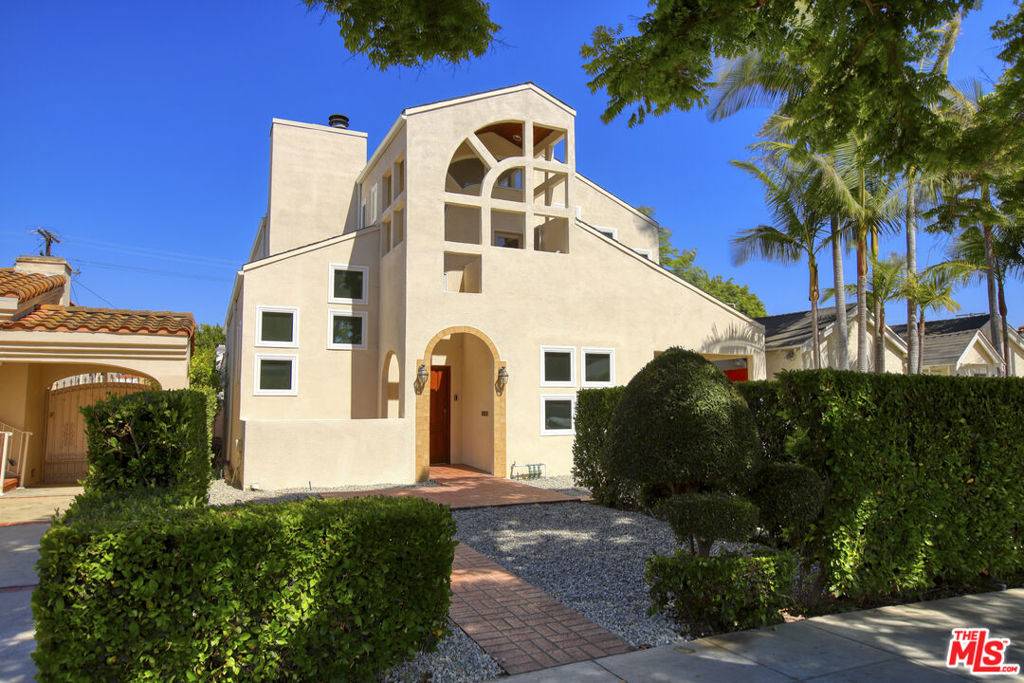 Beverly Hills, CA 90211,426 S Swall DR