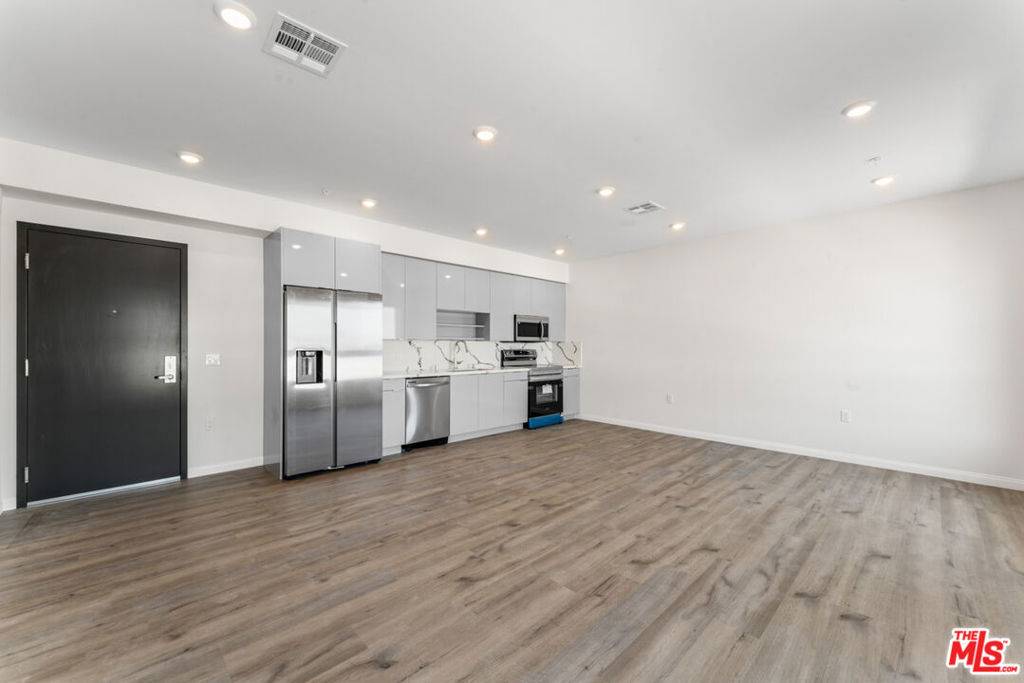 Los Angeles, CA 90026,3105 Bellevue AVE #307