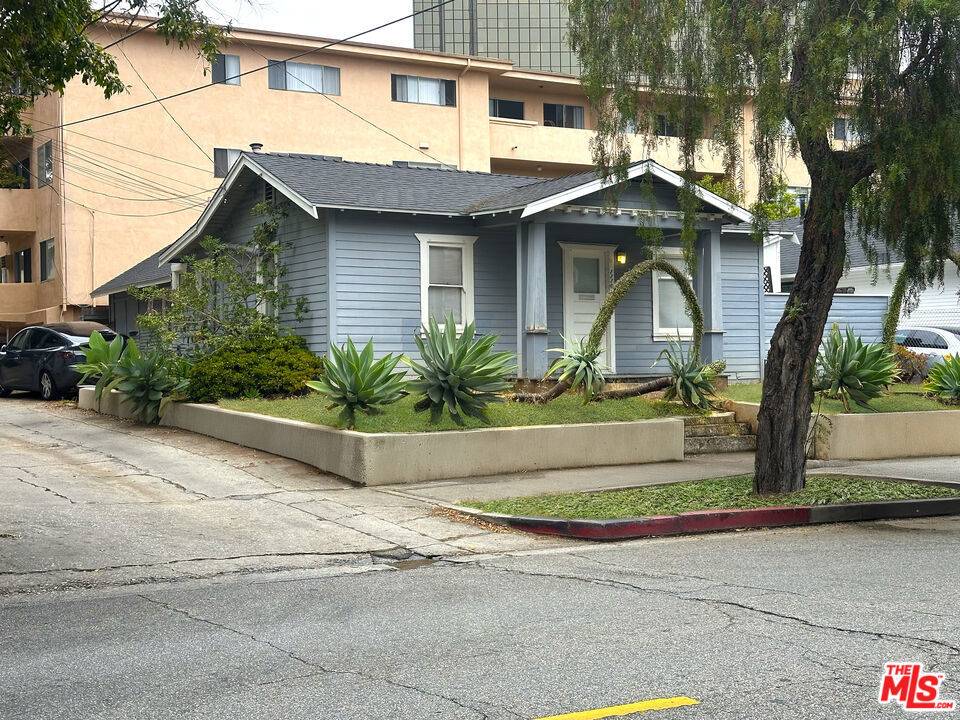 Los Angeles, CA 90049,1116 S Barrington AVE