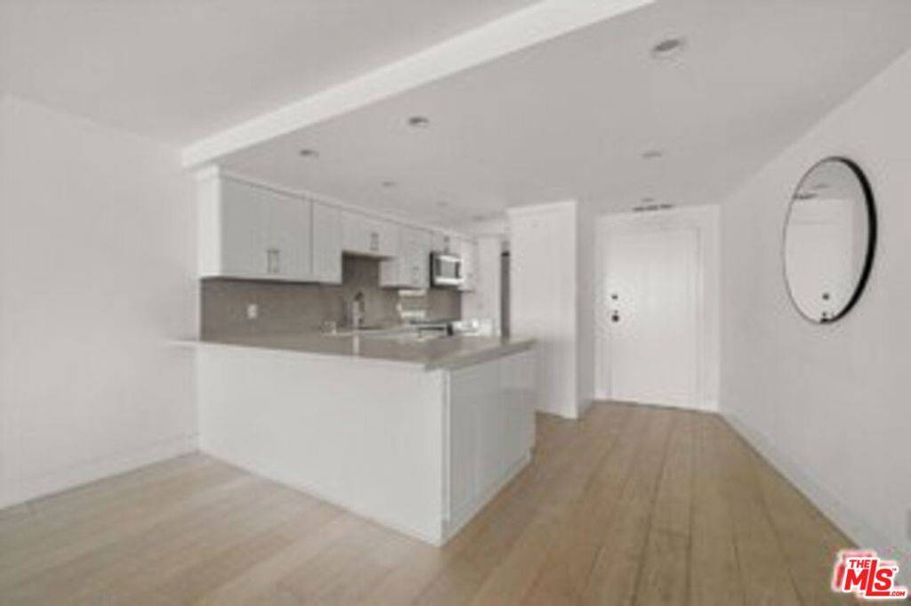 Marina Del Rey, CA 90292,4316 Marina City DR #1131